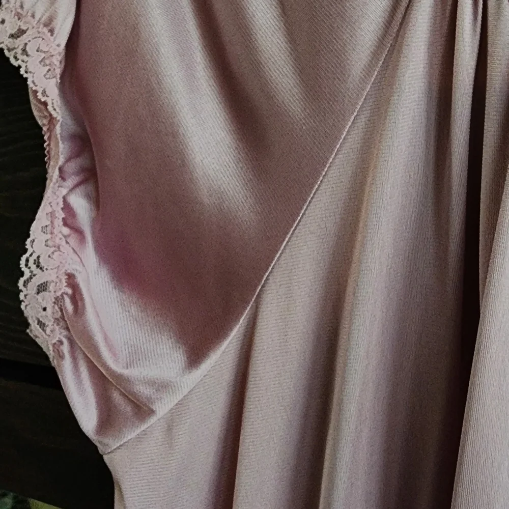 Vanity Fair Mauve Short Sleeve Robe